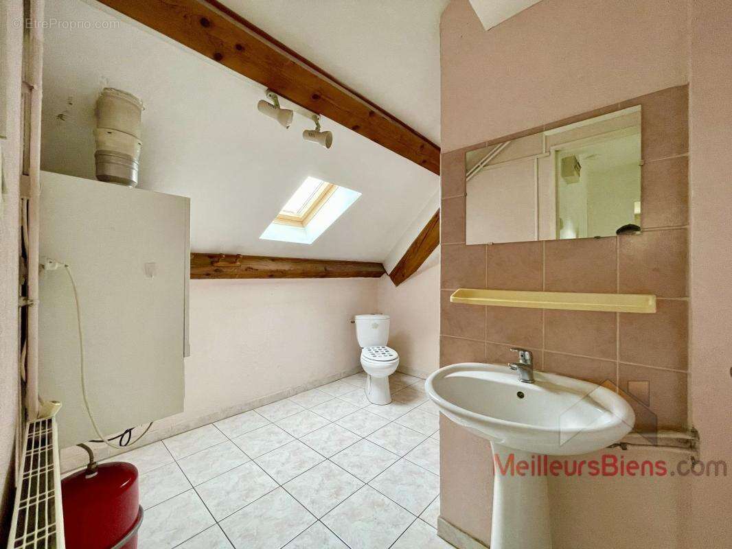 Appartement à MONTMOROT