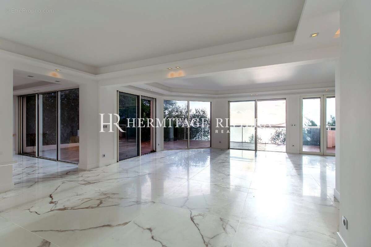 Appartement à ROQUEBRUNE-CAP-MARTIN