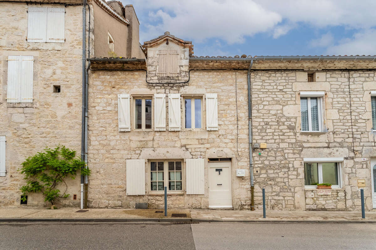 Maison à CASTELNAU-MONTRATIER