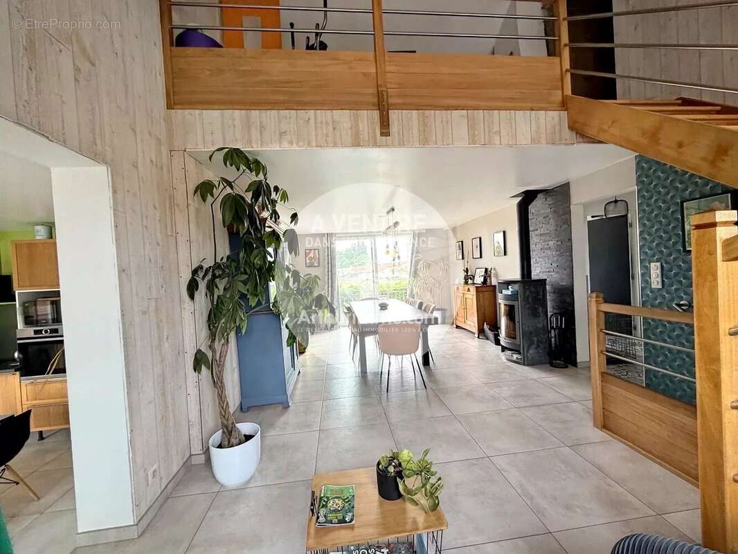 Maison 5 Chambres de 191 m² à Saint-Julien-de-Concelles - photo 2