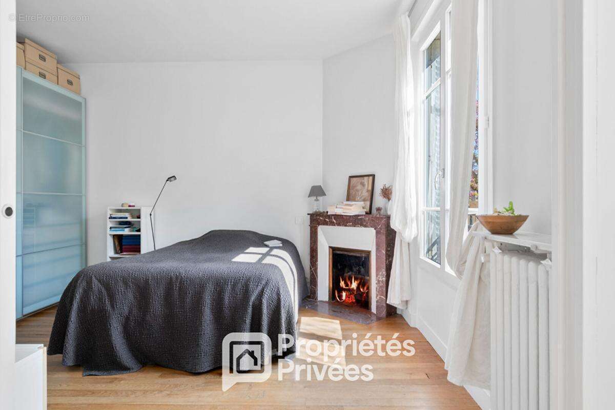 Appartement à COURBEVOIE
