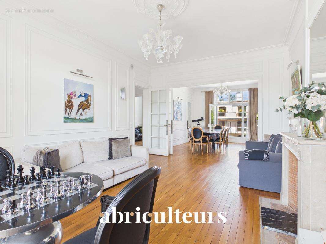 Appartement familial - 189 m² - 7 pièces - Charme de l'ancien en vente à Saint-Mandé (94160) - photo 7