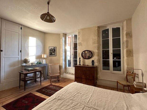 CH NORD EST - Maison à VIC-FEZENSAC