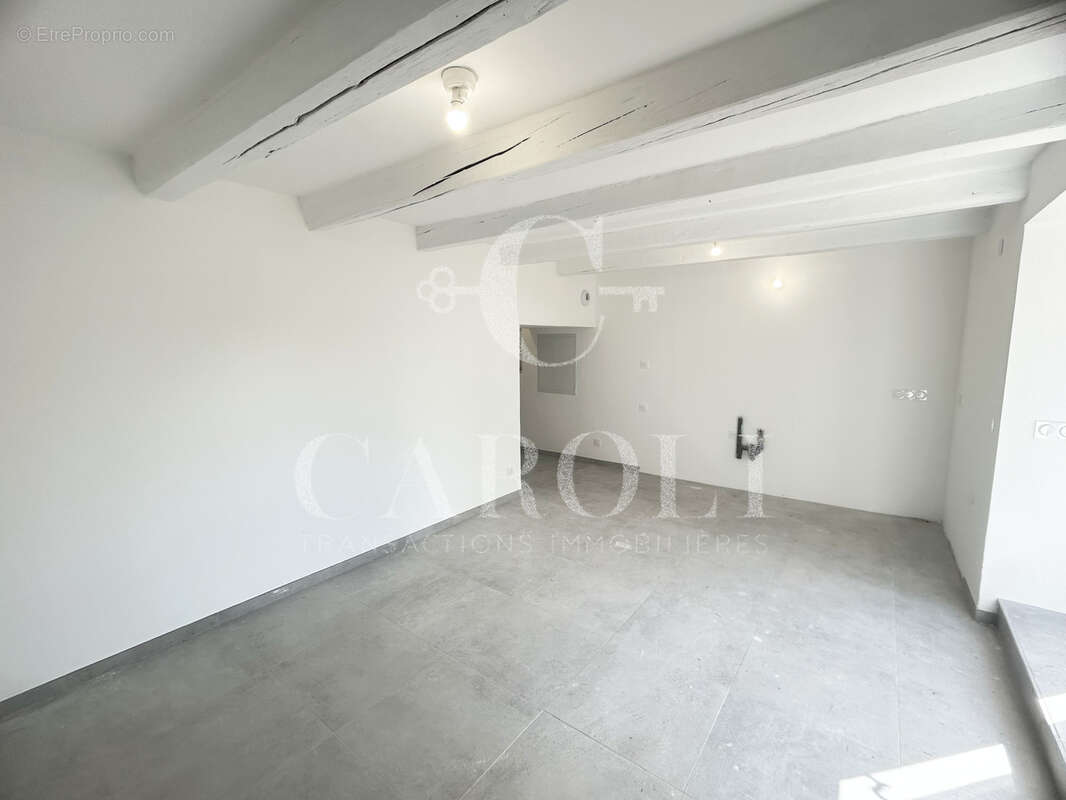 Appartement à VILLY-LE-PELLOUX