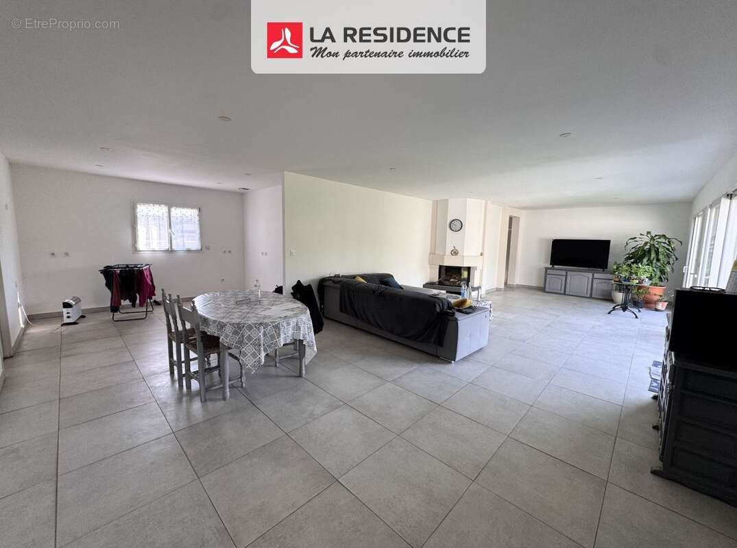 Maison 130 m² à Villeneuve-La-Comptal  - photo 5