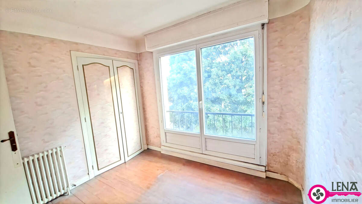 Grand T3 traversant avec balcon filant, garage et vue montagnes - photo 9