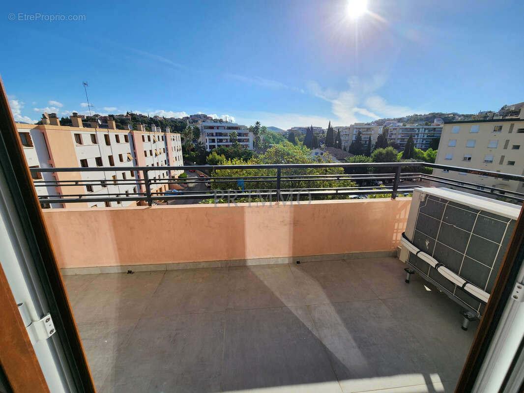 SAINT-RAPHAEL - XVème Corps - T4 75m2 + Garage et Cave - photo 4