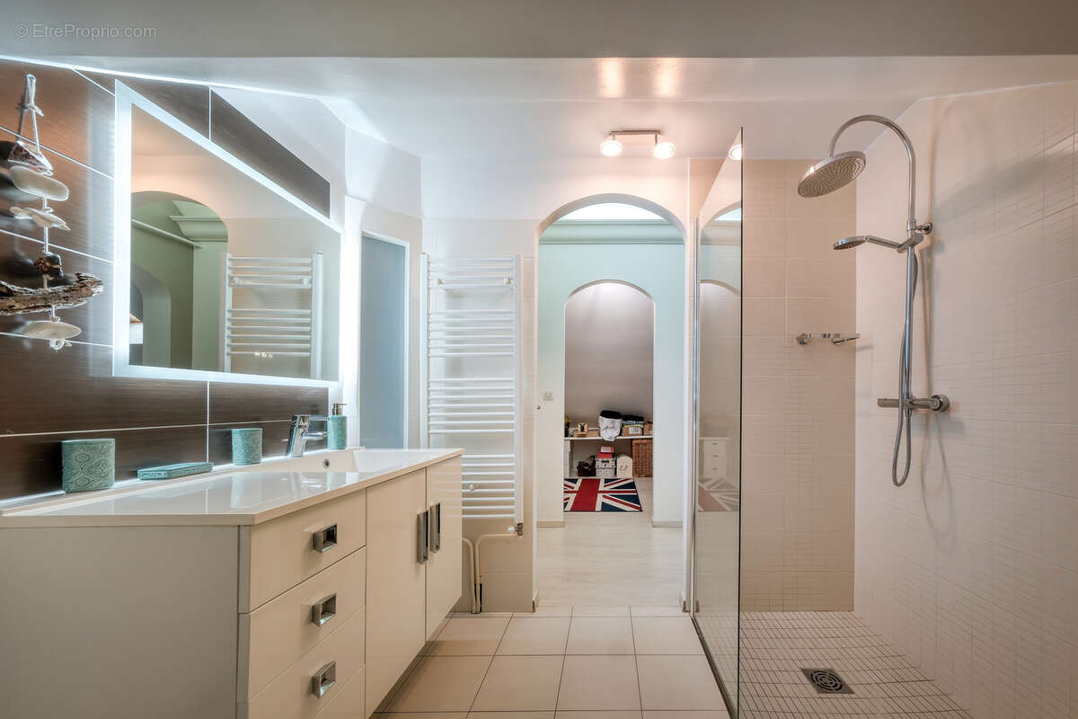 Maison indivdiuelle de plain pied - 210m2 - 5 chambres - dpe c - photo 21