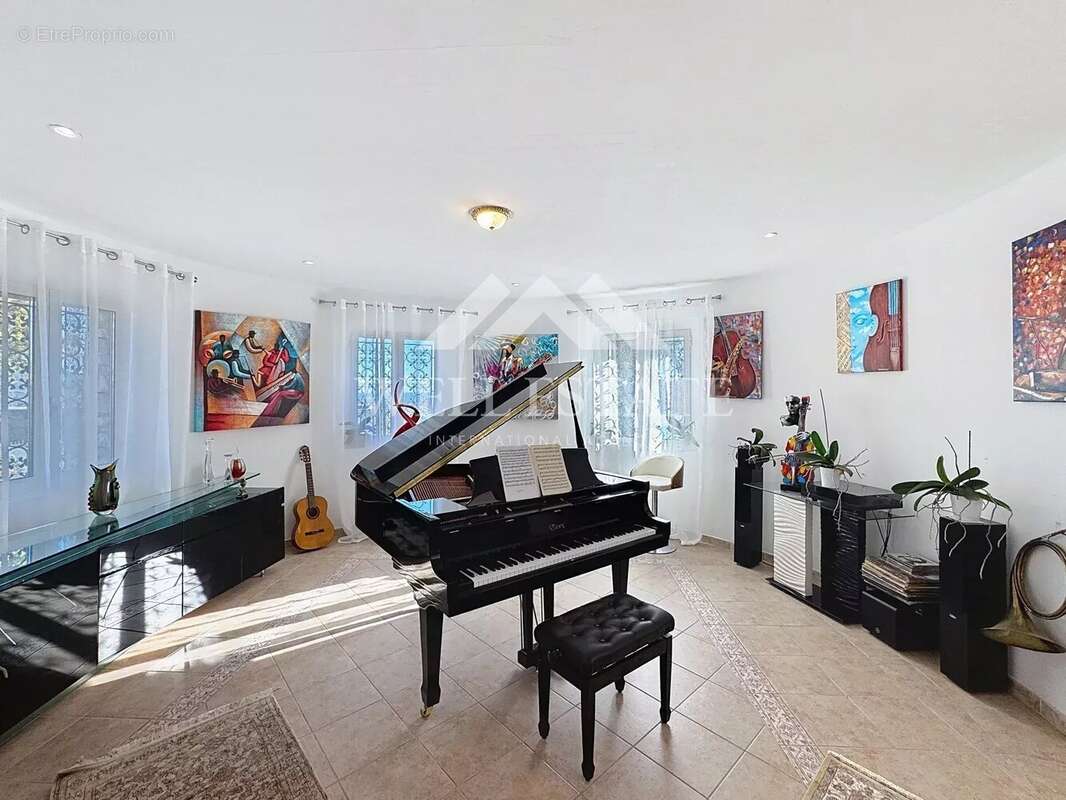 Maison à LES ADRETS-DE-L&#039;ESTEREL