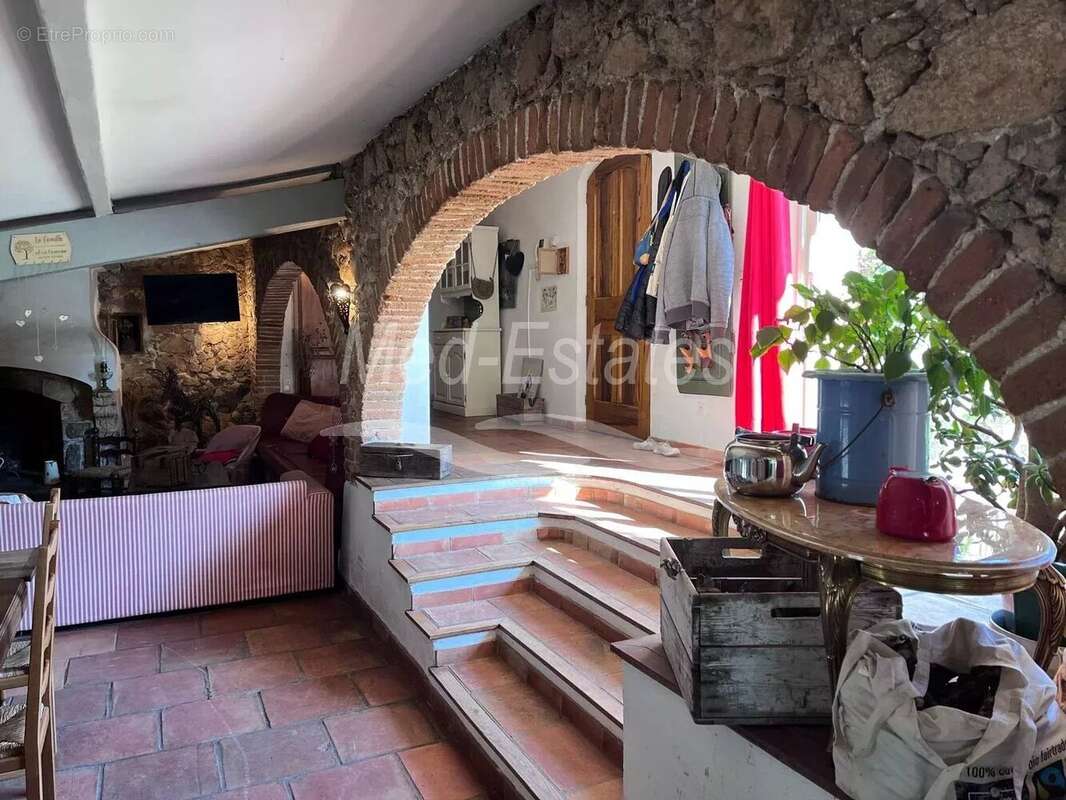 Maison à PLAN-DE-LA-TOUR