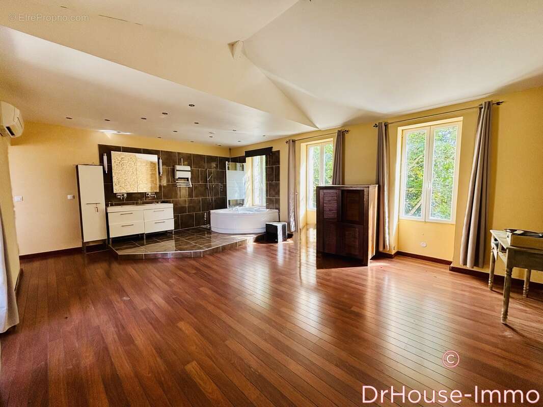 Autre à ROUFFIGNAC-DE-SIGOULES