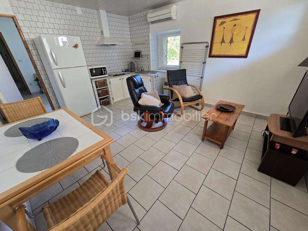 Maison à SAINT-JULIEN-DE-PEYROLAS