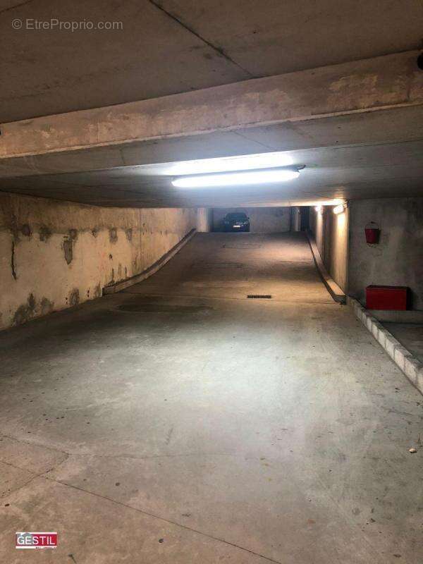 Parking à CERGY