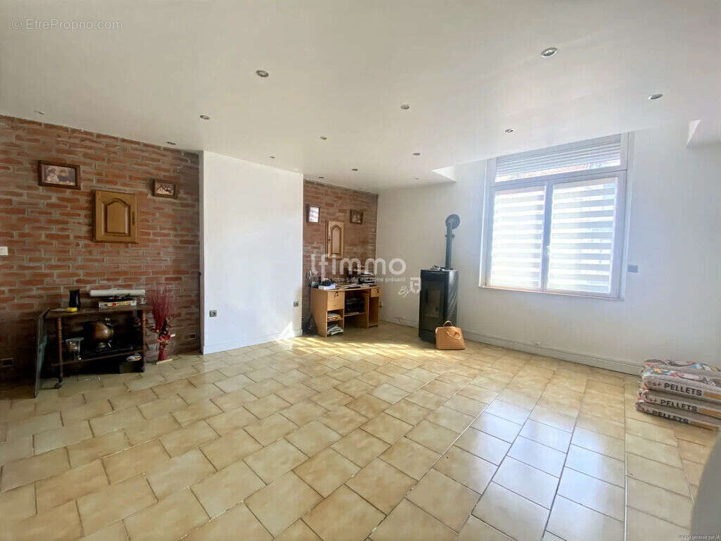 Maison à QUIEVRECHAIN