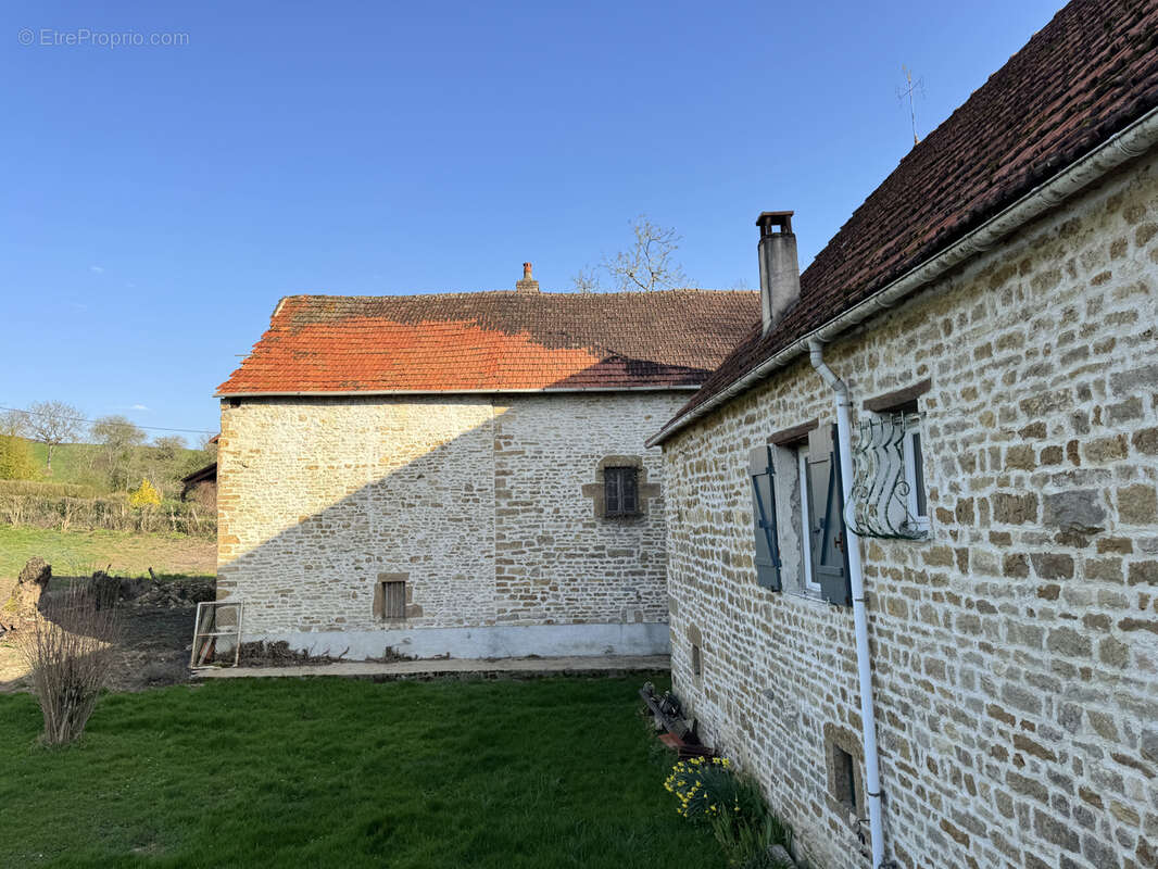 Maison à NEUFFONTAINES