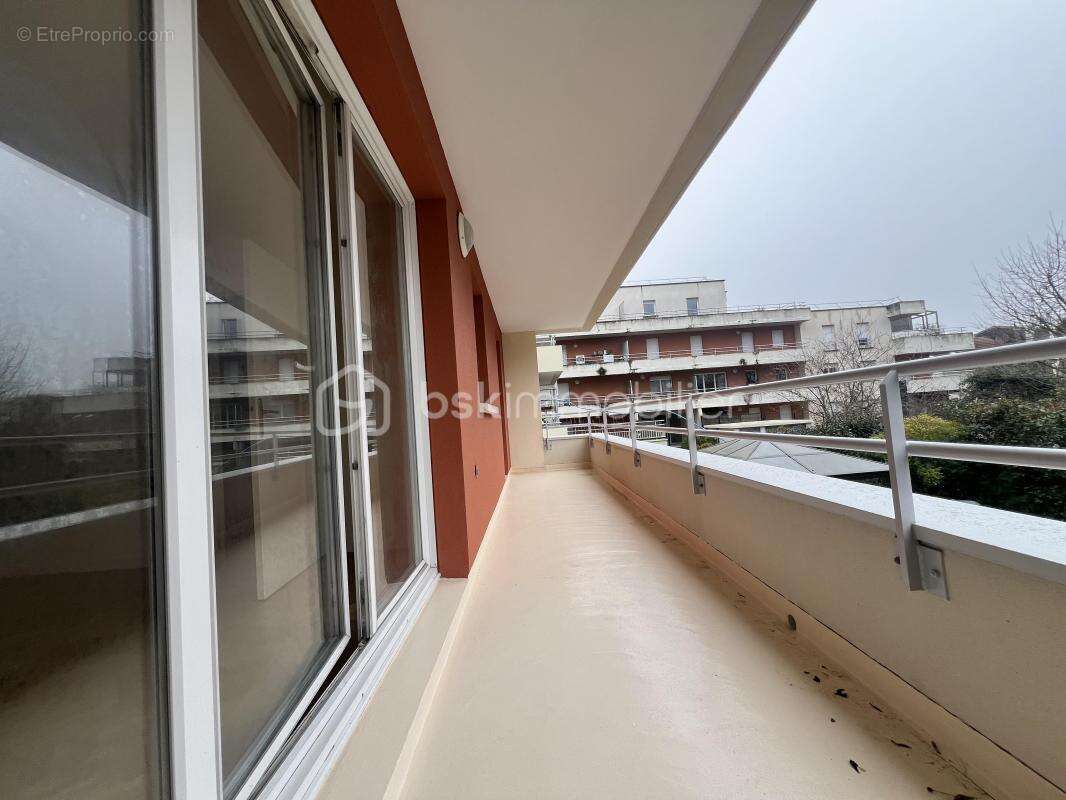 Appartement t3  64 m² lumineux /métro pvc et leo lagrange /balcon /cave /parking / année construction 2007 - photo 5