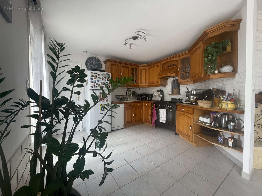 En exclusivite coquette villa plain pieds de 109 m2 sur 1100 m2 de terrain - photo 3
