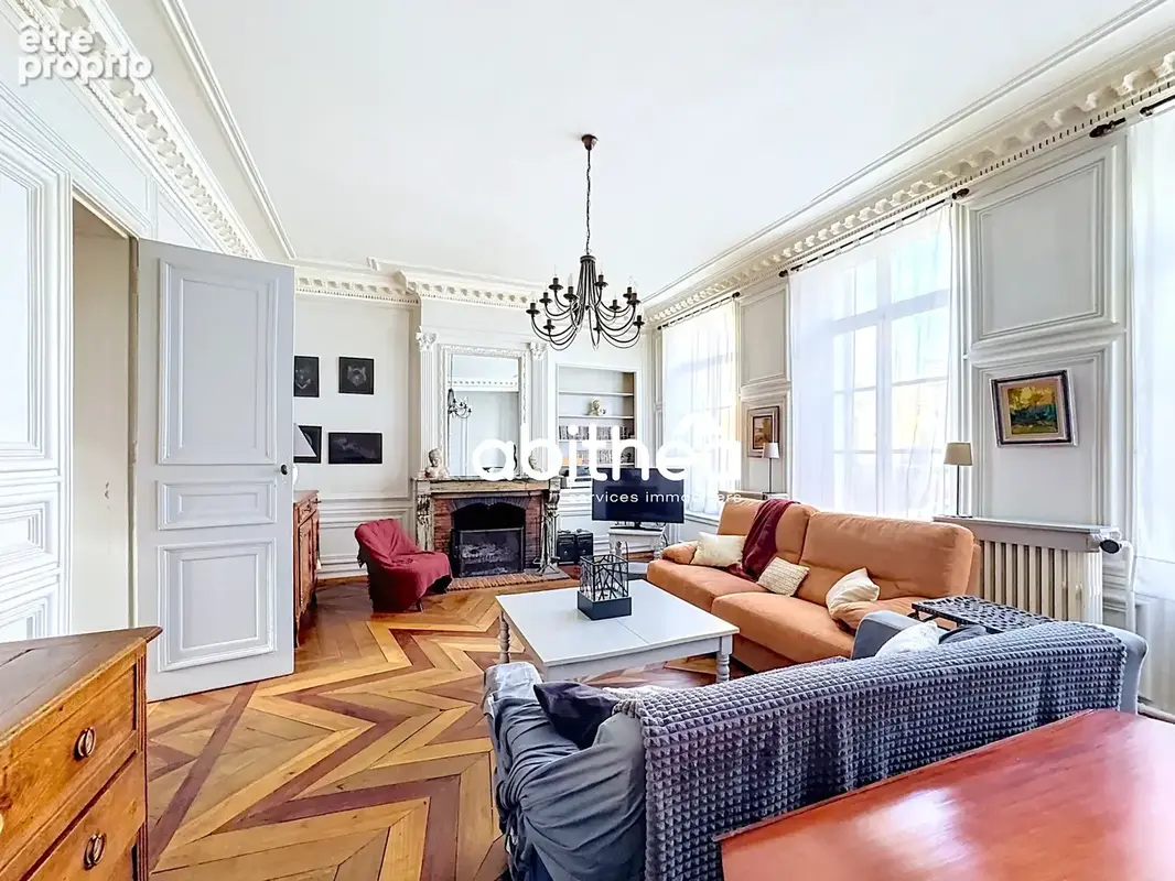 Maison en pierres blanches avec garage et extérieur - photo 4