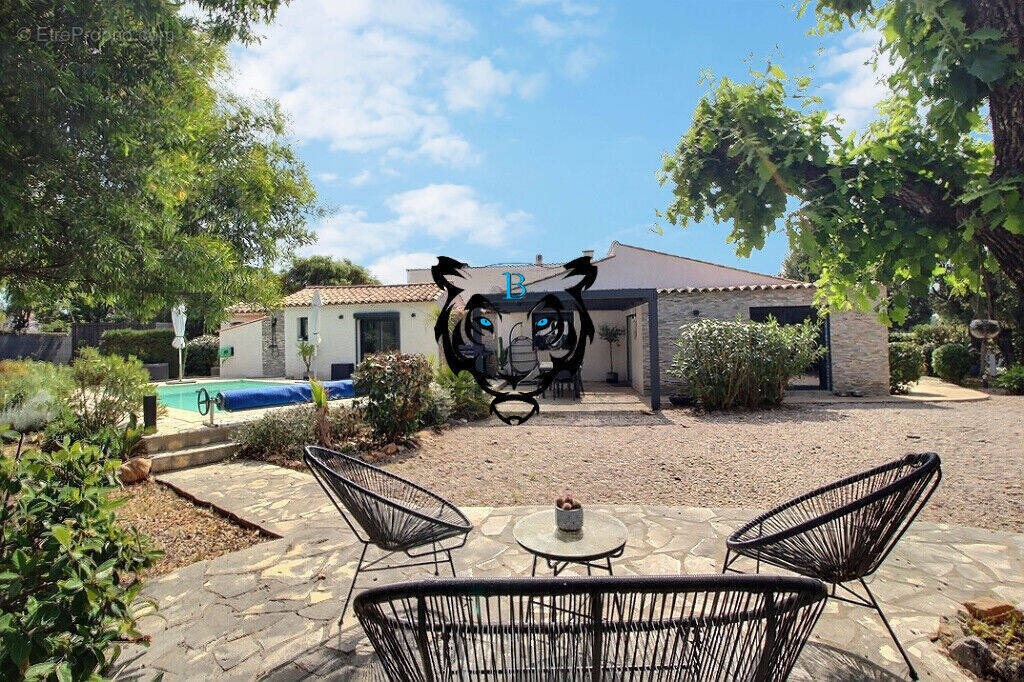 Maison à ROQUEBRUNE-SUR-ARGENS