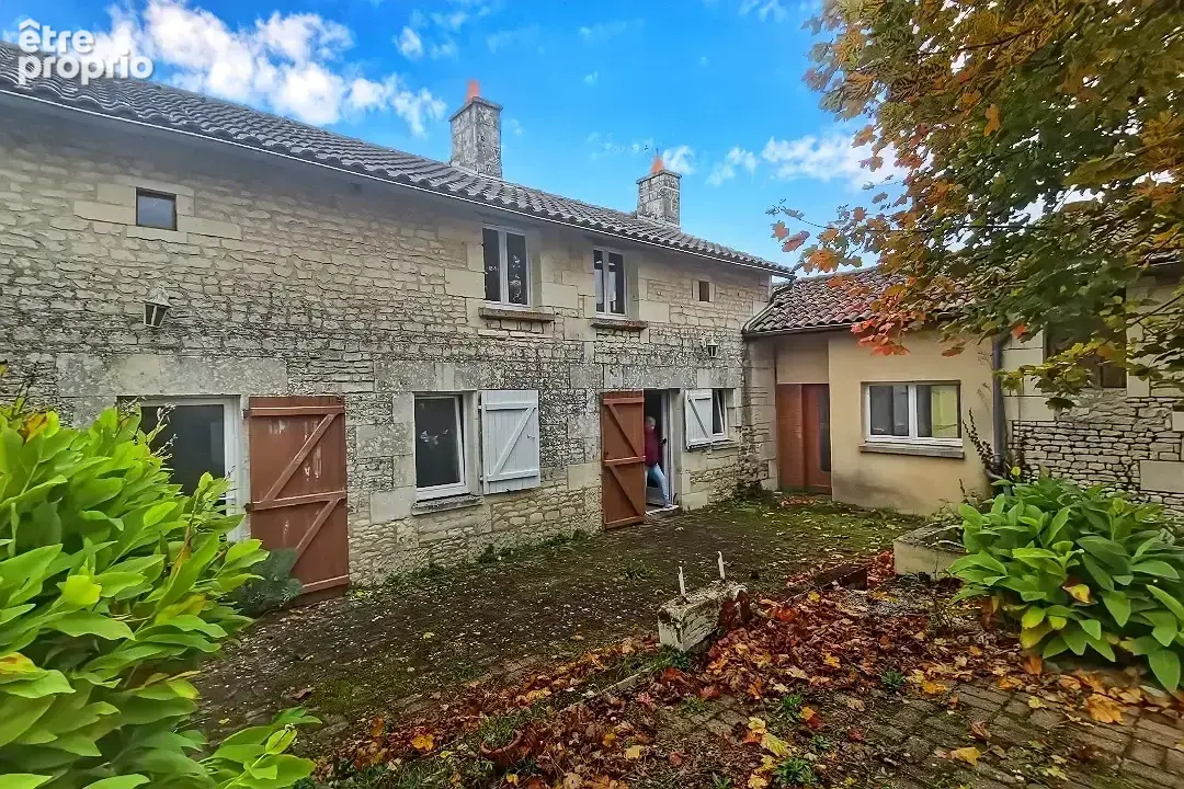 Maison à LA TOUR-SAINT-GELIN