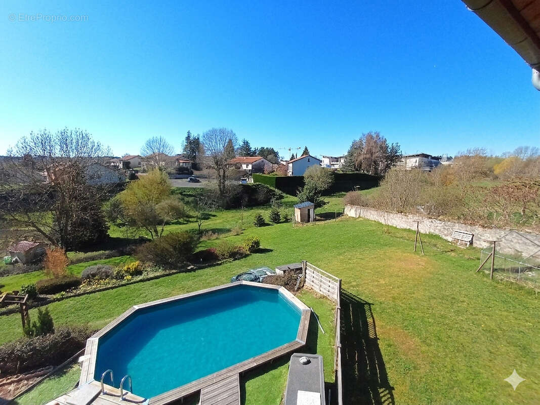 Maison à CRAPONNE-SUR-ARZON