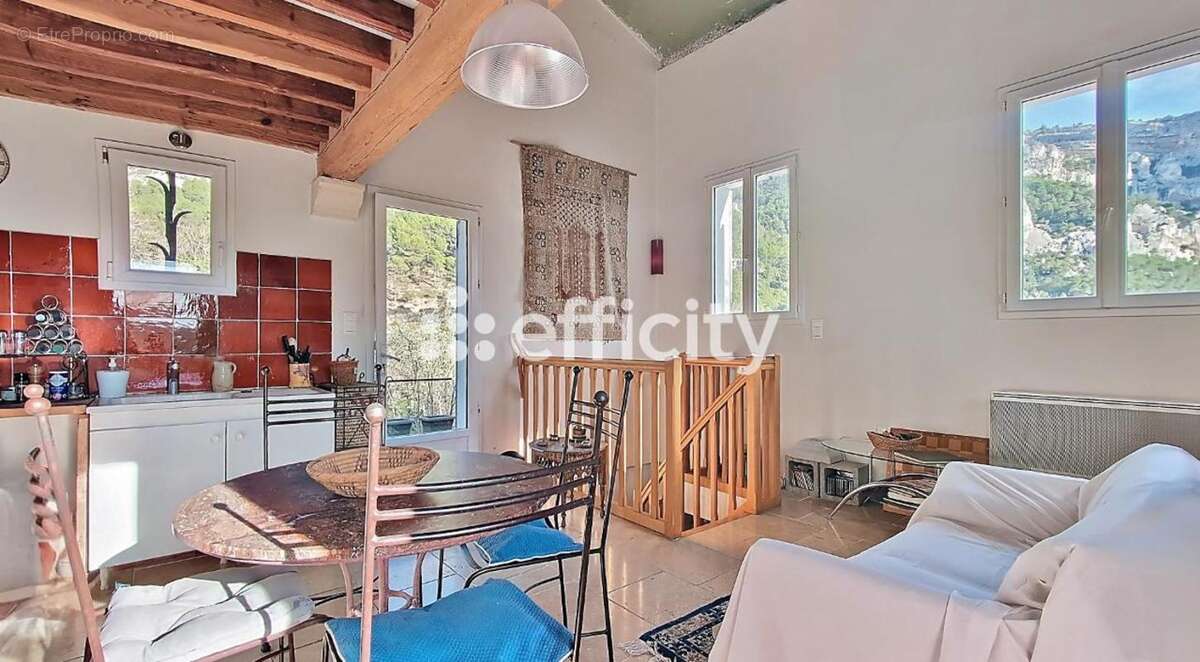 Maison à FONTAINE-DE-VAUCLUSE