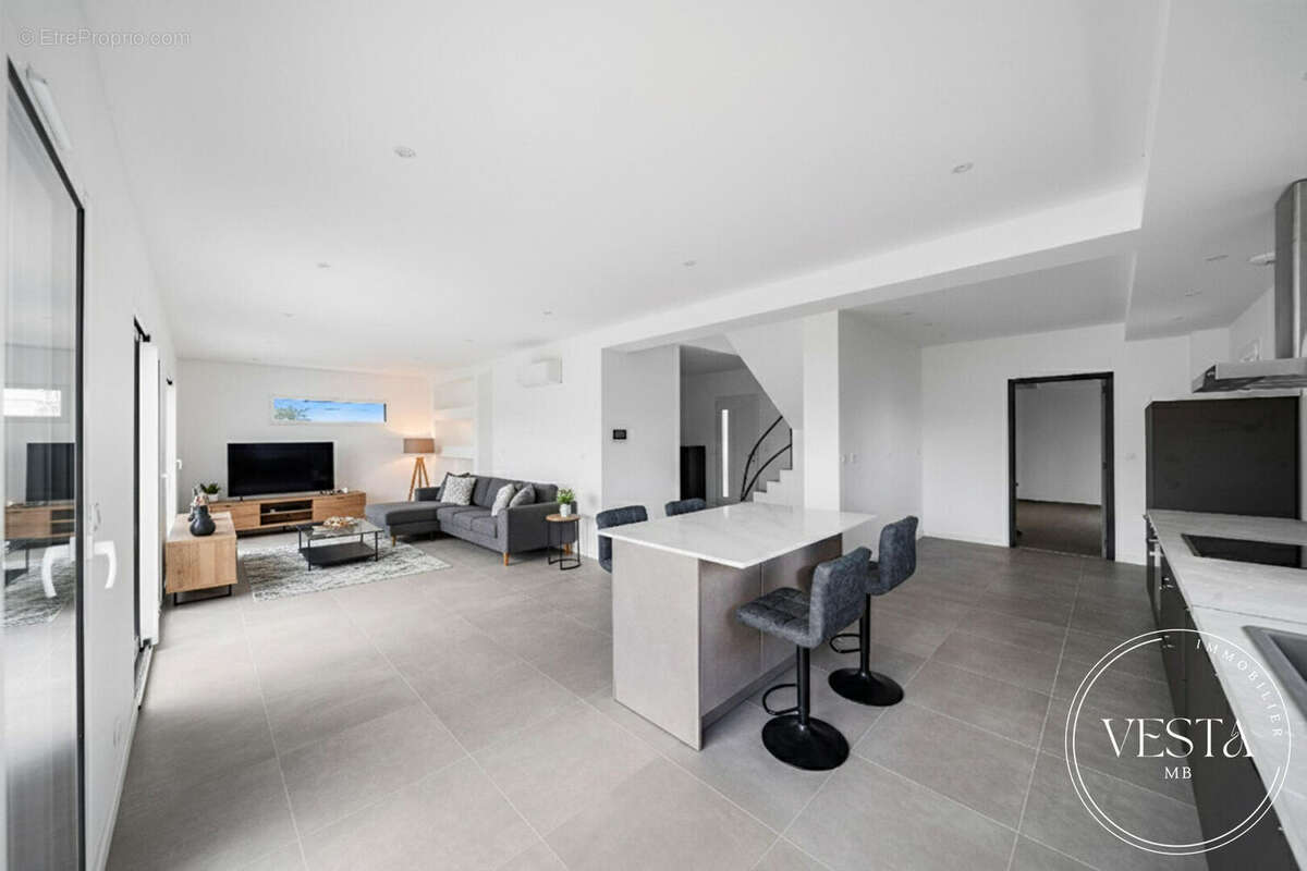 Maison à COLLONGES-LES-PREMIERES