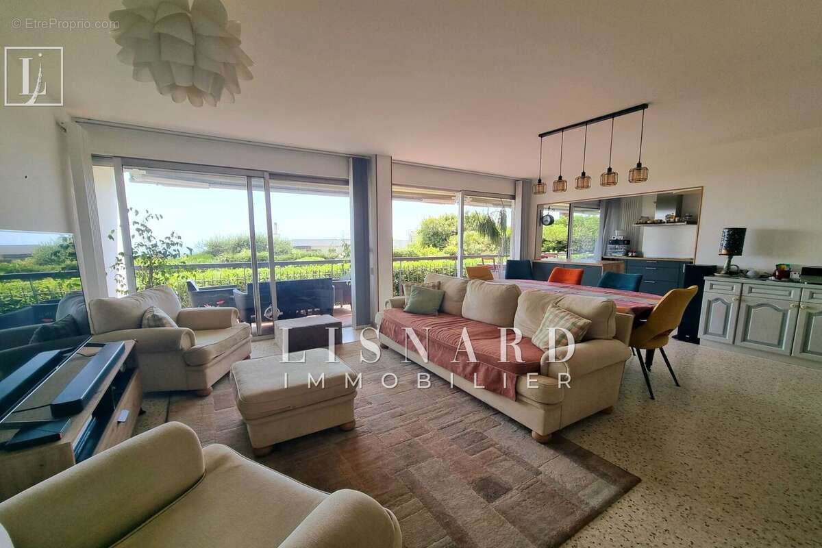 Appartement à VALLAURIS