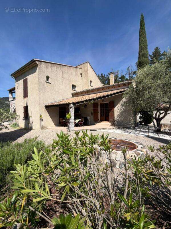 Maison à ALBA-LA-ROMAINE