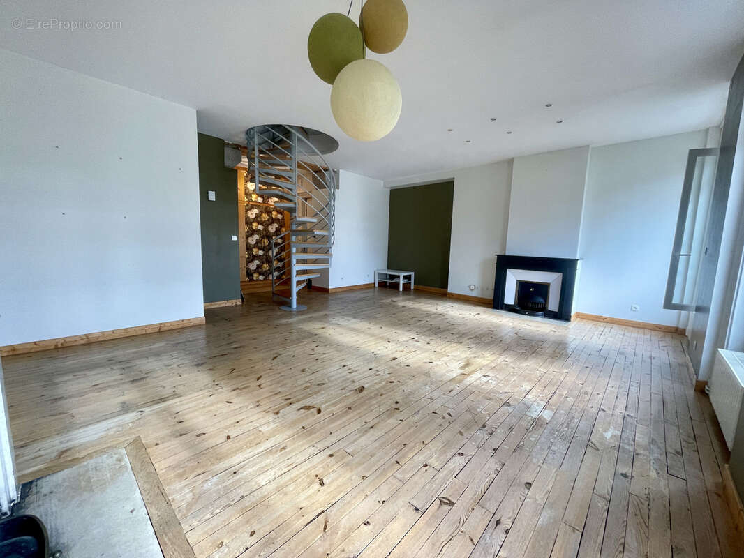 Appartement à SAINT-ETIENNE