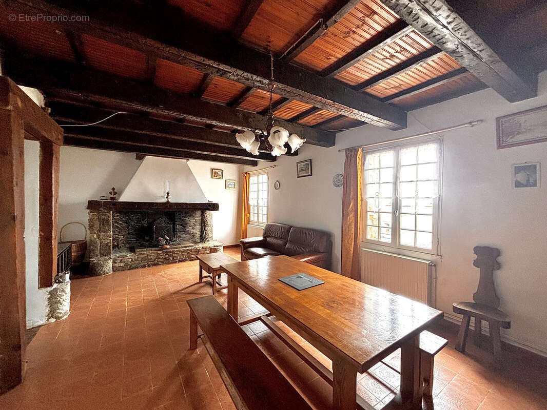 Maison à SAINT-JULIEN