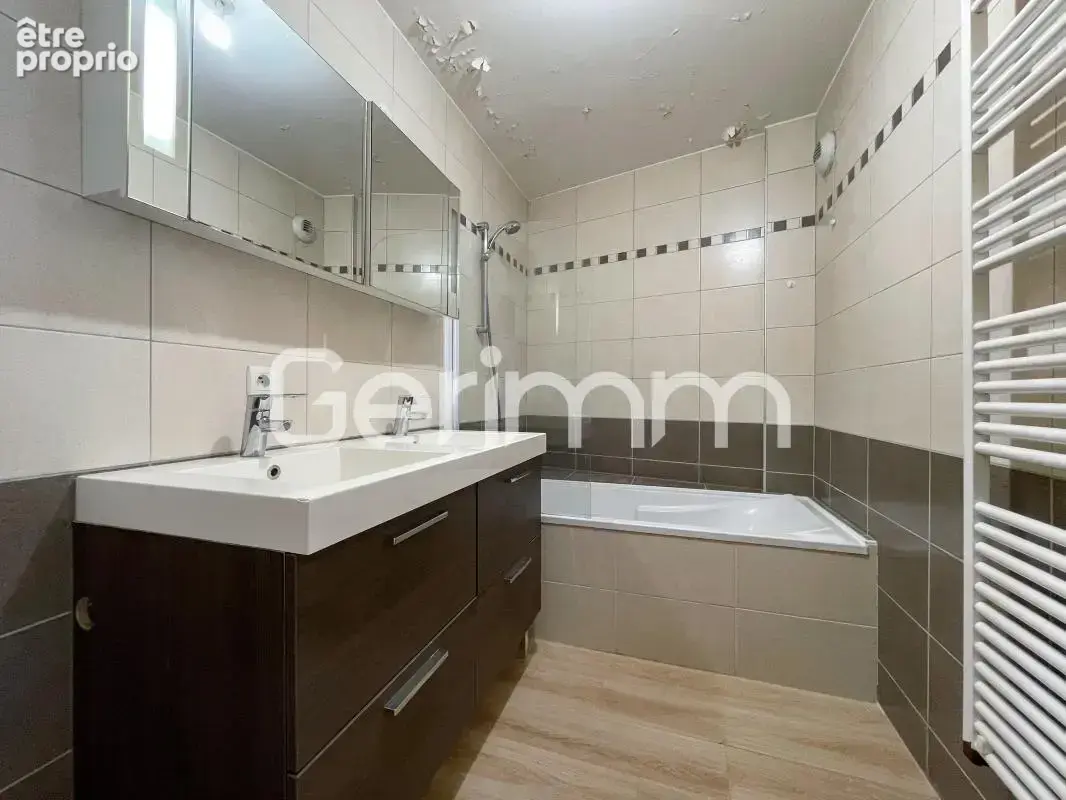 Vente - Appartement - 4 pièces + cuisine - 90 m² - 339 000 € - - photo 5
