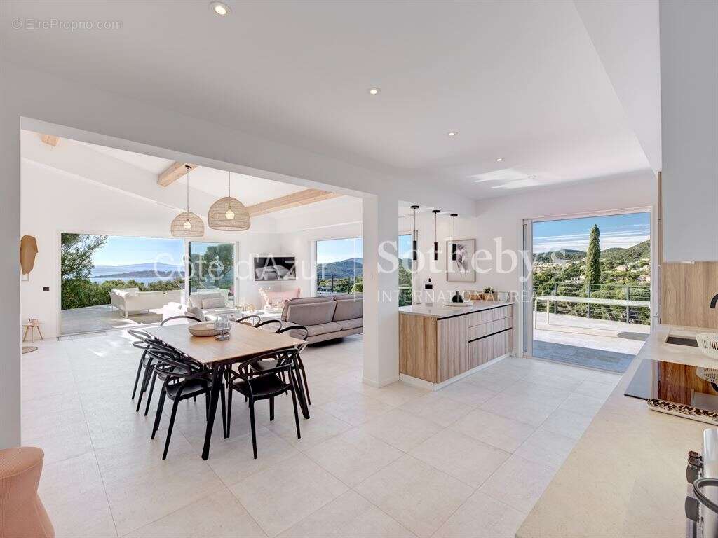 Maison à LES ISSAMBRES