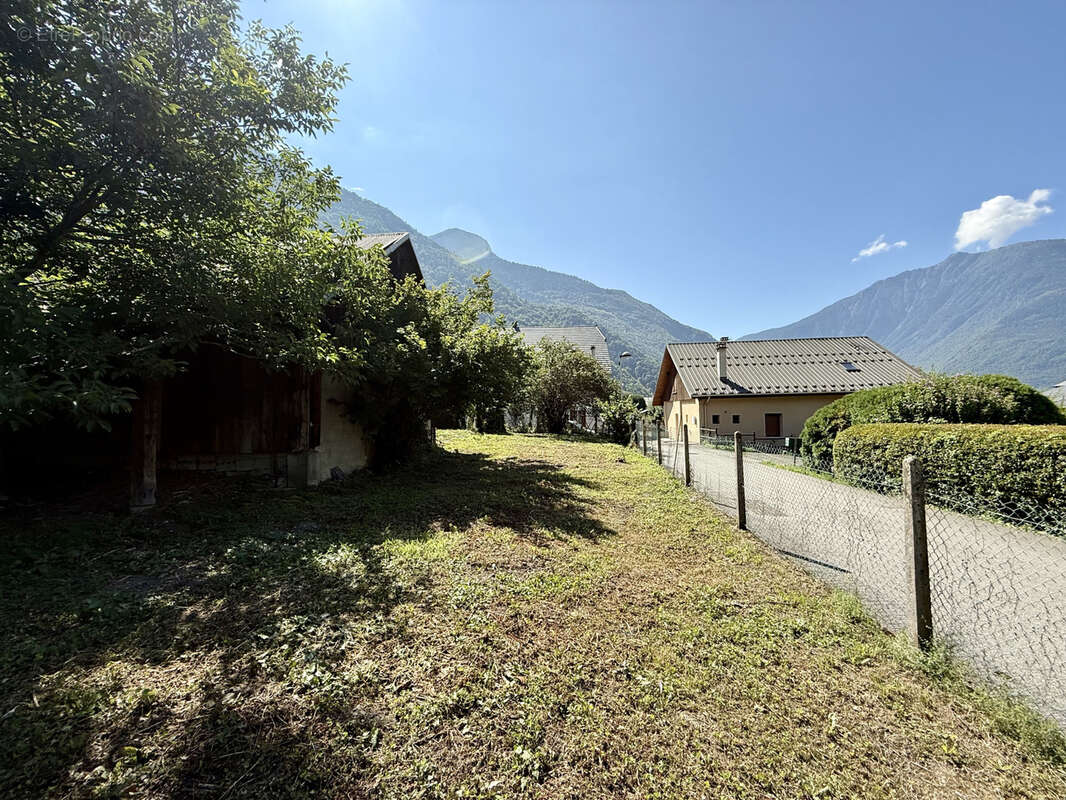(73) Saint Avre - Terrain constructible et viabilisé - 1147m2 + 408m2 de jardin - photo 14