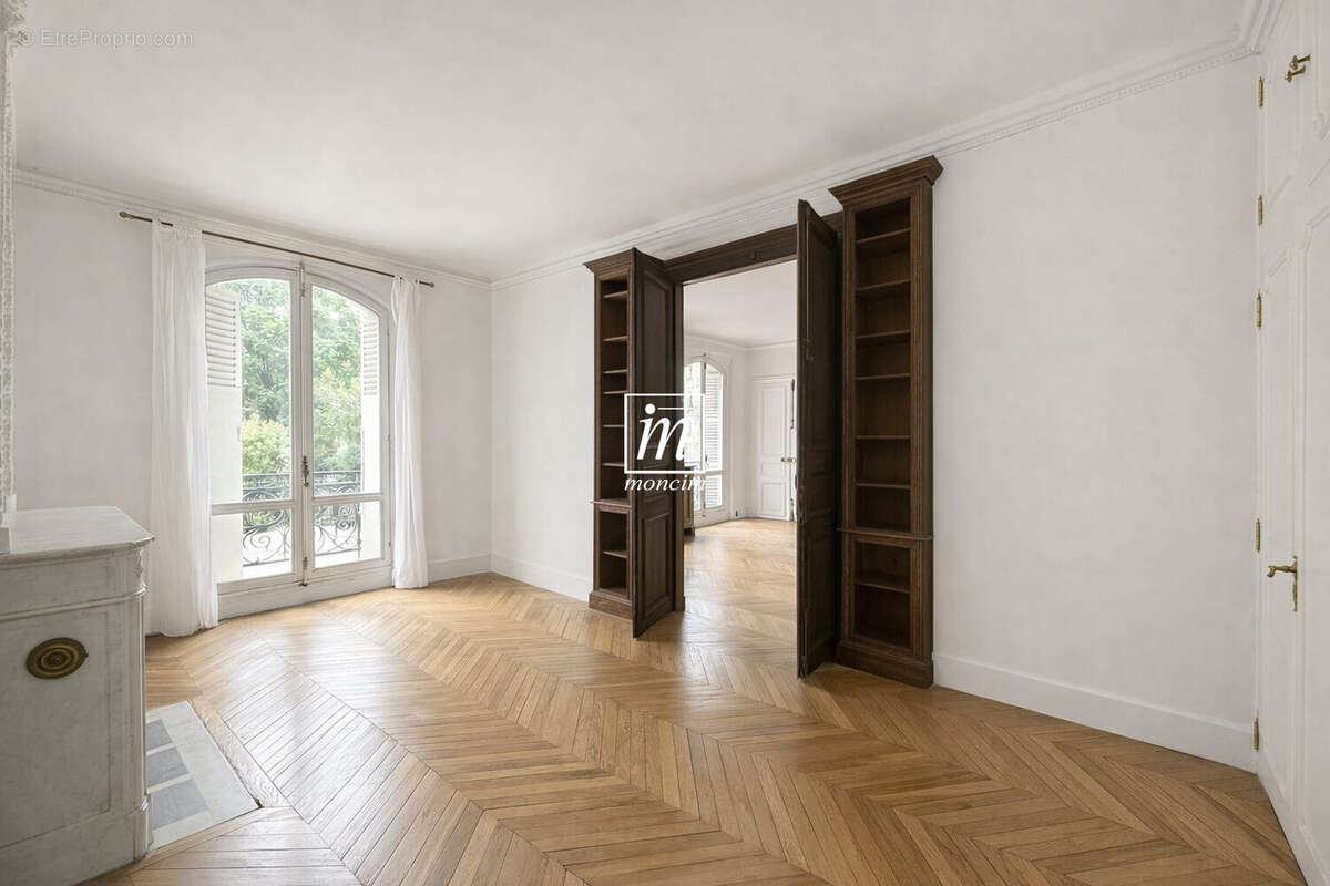 Appartement à PARIS-8E