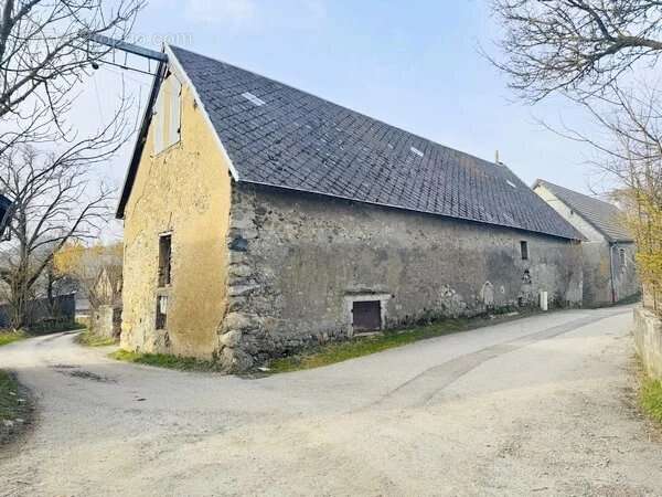 Maison à PIERRE-CHATEL