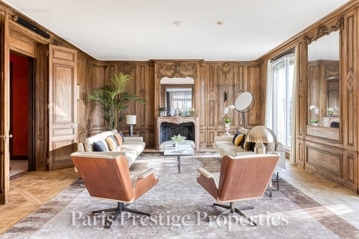 Appartement à PARIS-16E