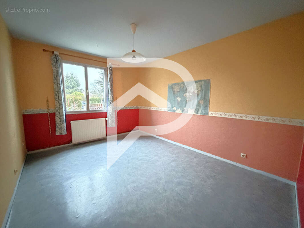 Maison à HOUDAN
