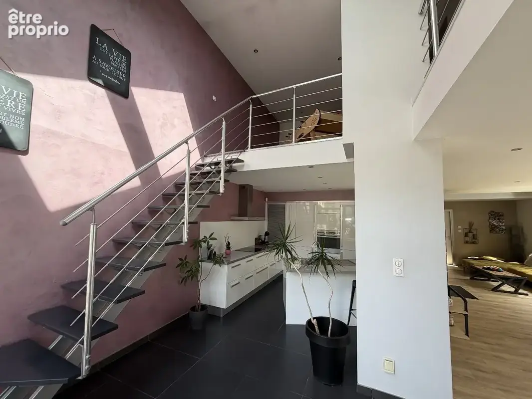 Maison de caractère rénovée -- 183 m2 -- beaux volumes, suite parentale et jardin avec espace détente - photo 6