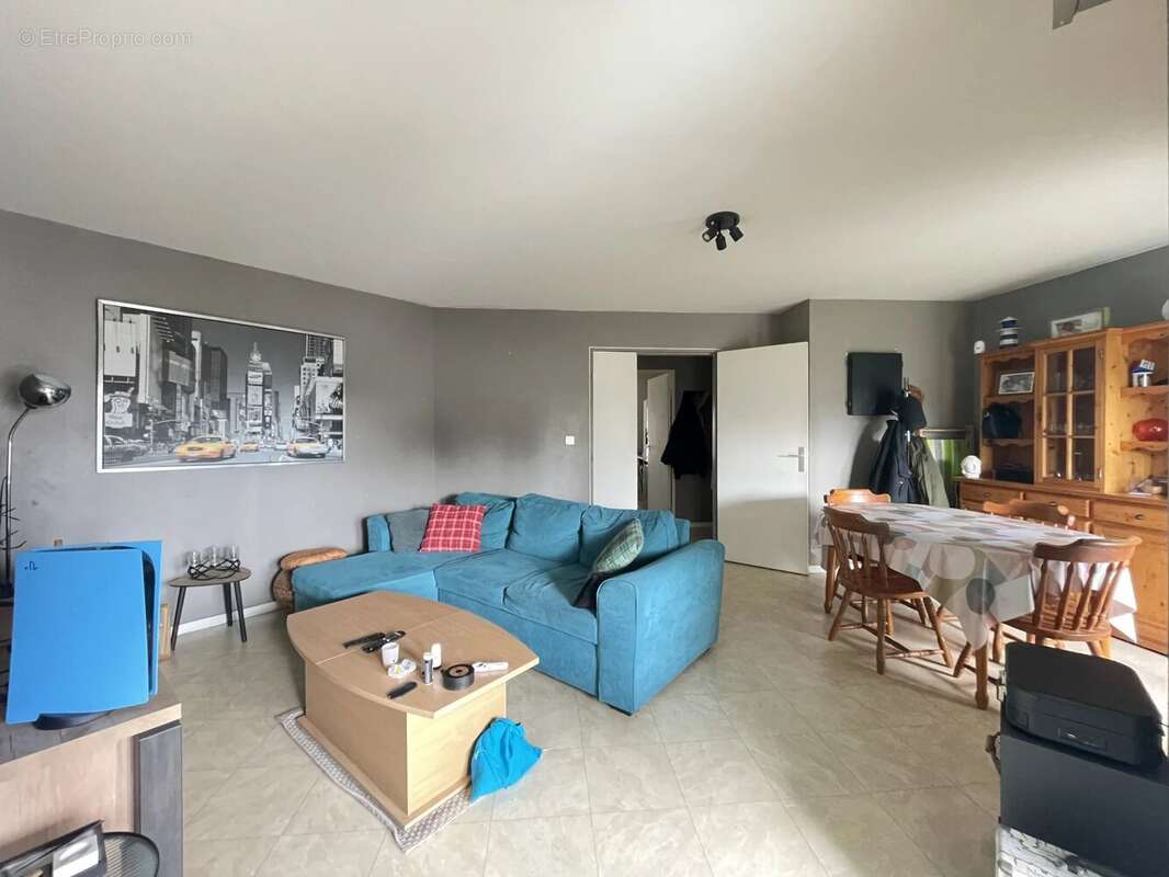 Dernier étage, sans ascenseur, Appartement T3 - 69.5 m² - Blordière - photo 3