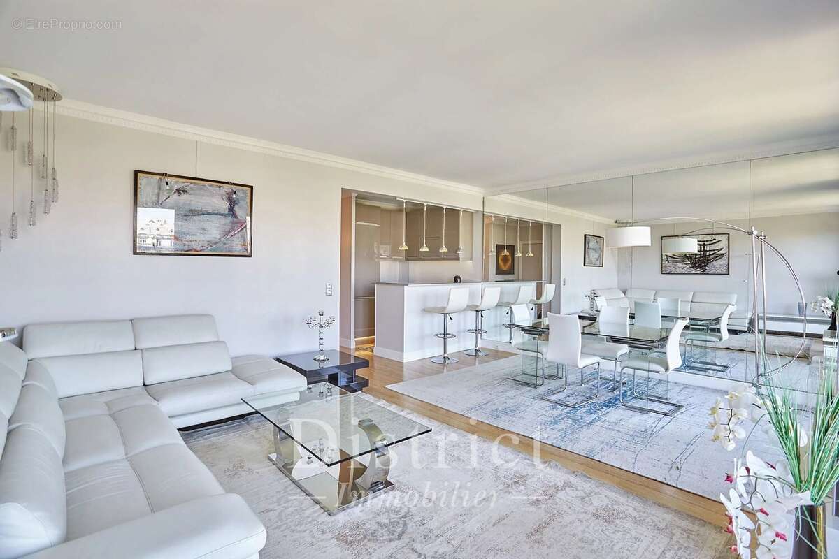 Appartement à PARIS-16E