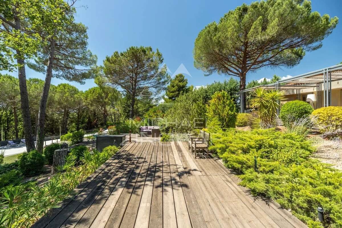 Maison à LA TOUR-D&#039;AIGUES