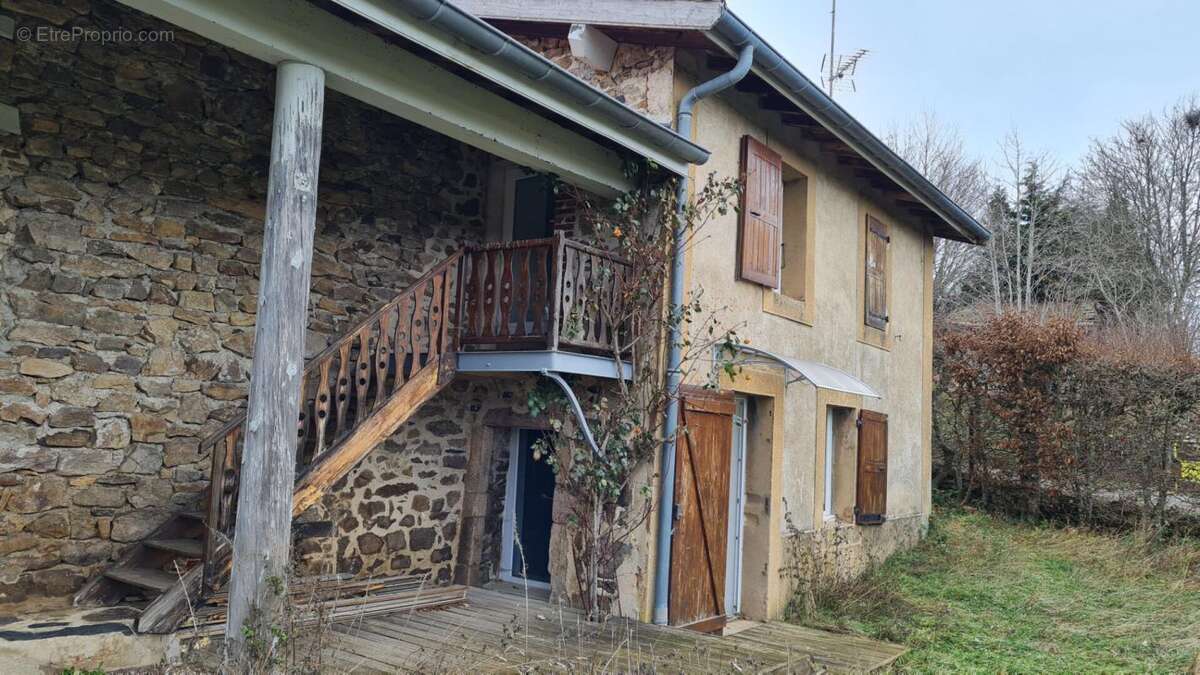 TARENTAISE 42660 dans un hameau paisible au dessus de Rochetaillée ferme rénovée en 2010 sur la partie habitation 112m² habitabl - photo 16