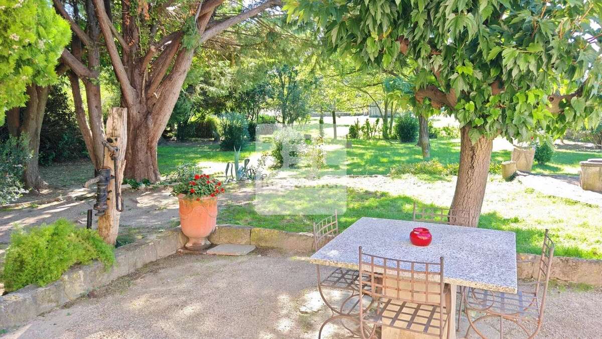 Maison à CAMARET-SUR-AIGUES