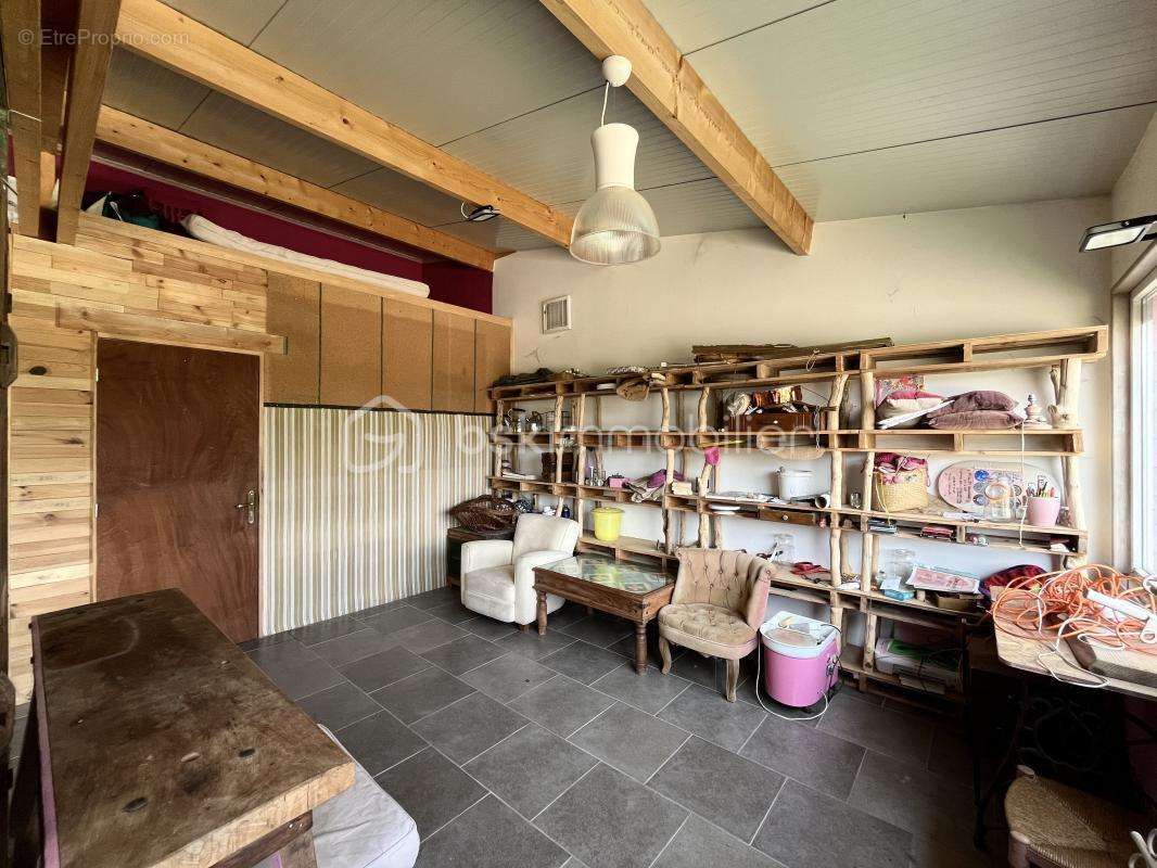 Commerce à LA BARRE-EN-OUCHE