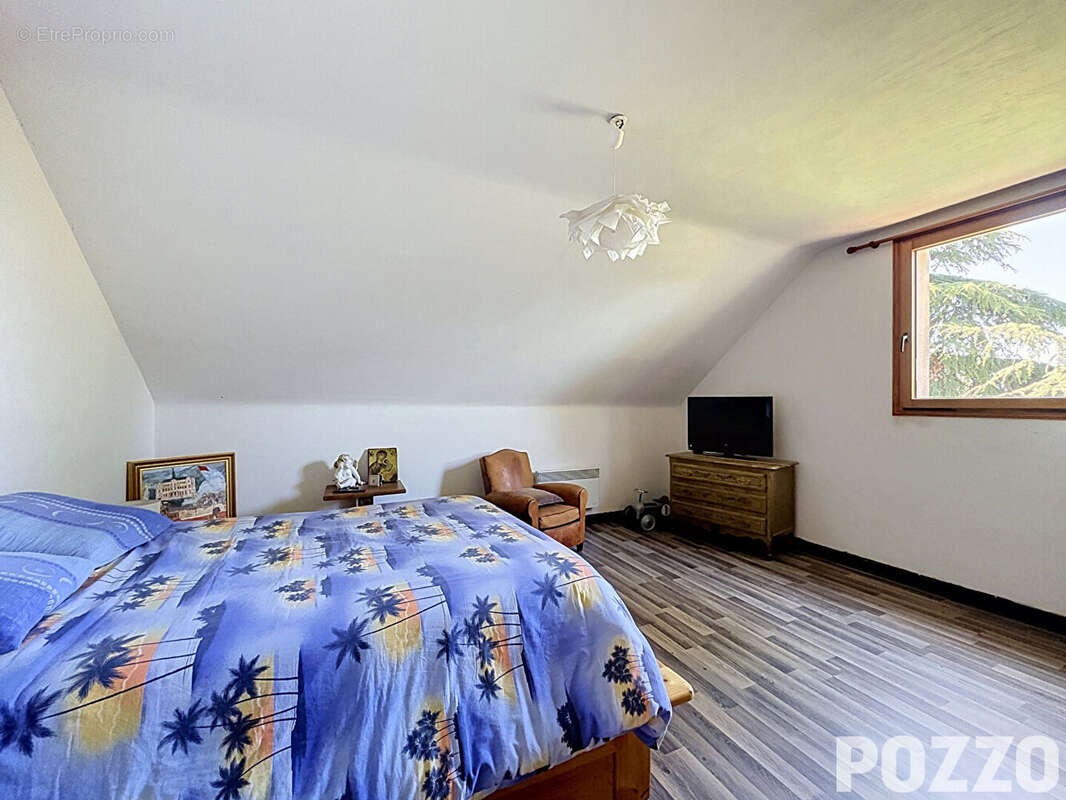 À VENDRE - Maison dans le bourg de Bréhal de 255m² au calme avec parc arboré - photo 11