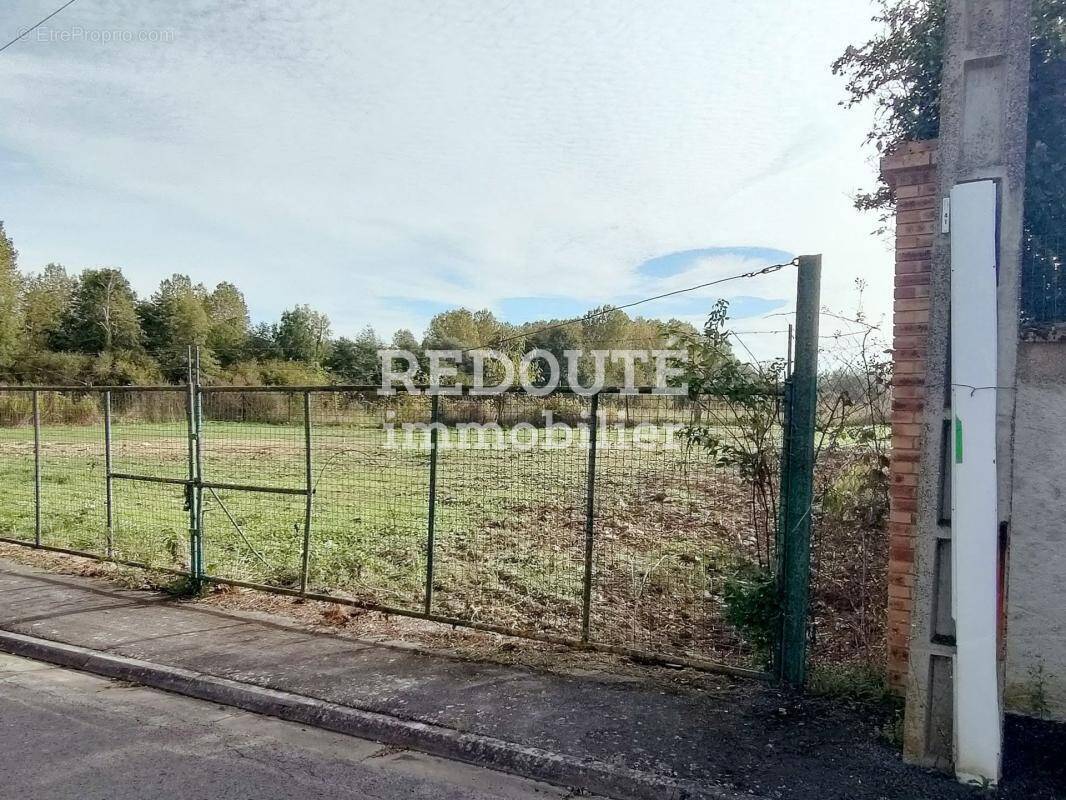 Terrain à COURVILLE