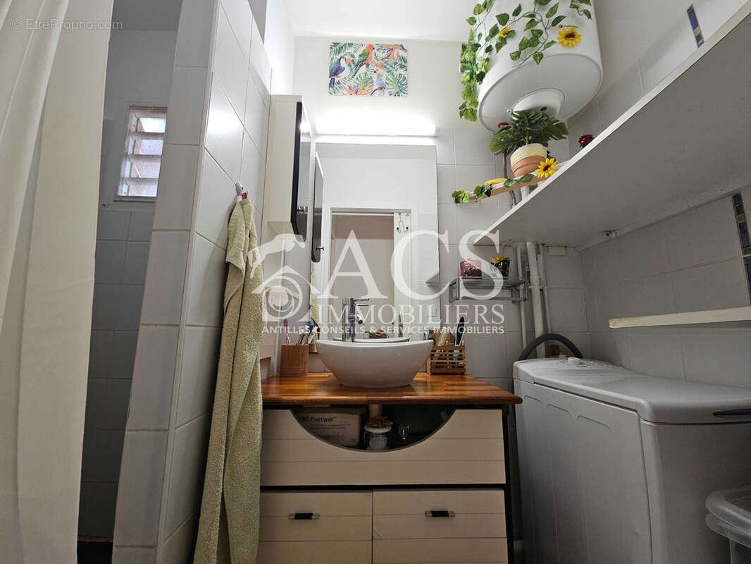 F2 avec grande terrasse et garage fermé dans résidence avec piscine - photo 6