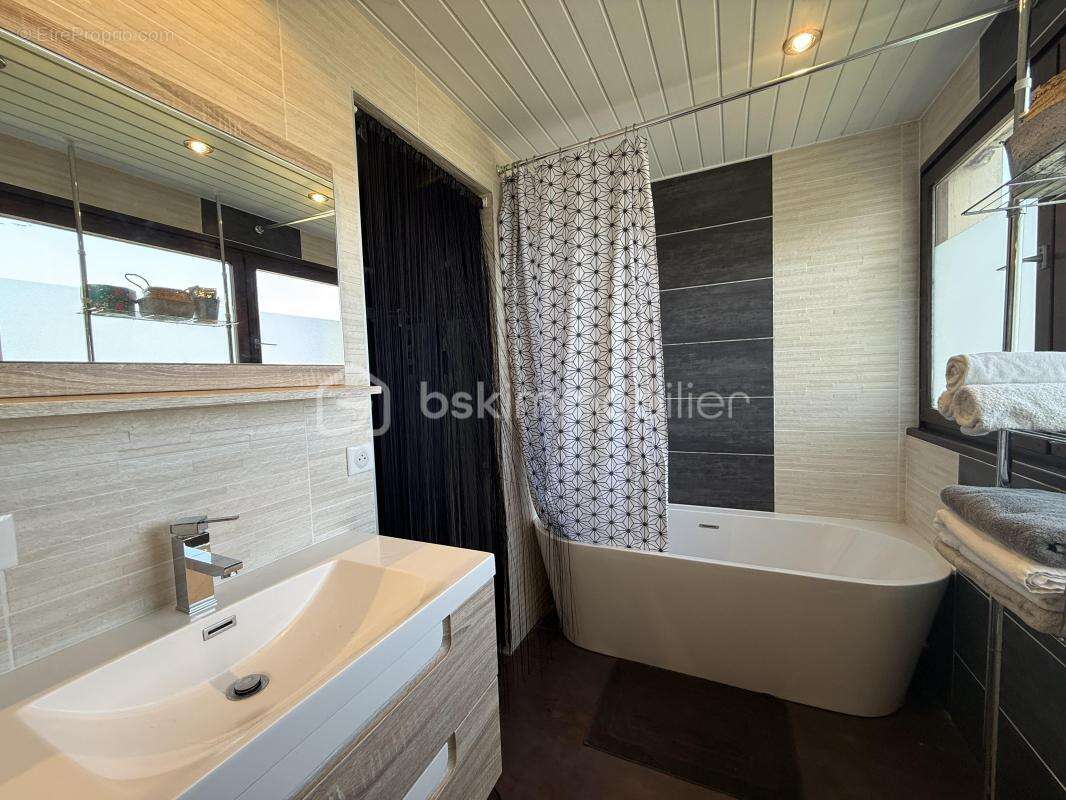Appartement 4 pièces avec balcon, cave et parking sécurisé - Seynod - photo 13