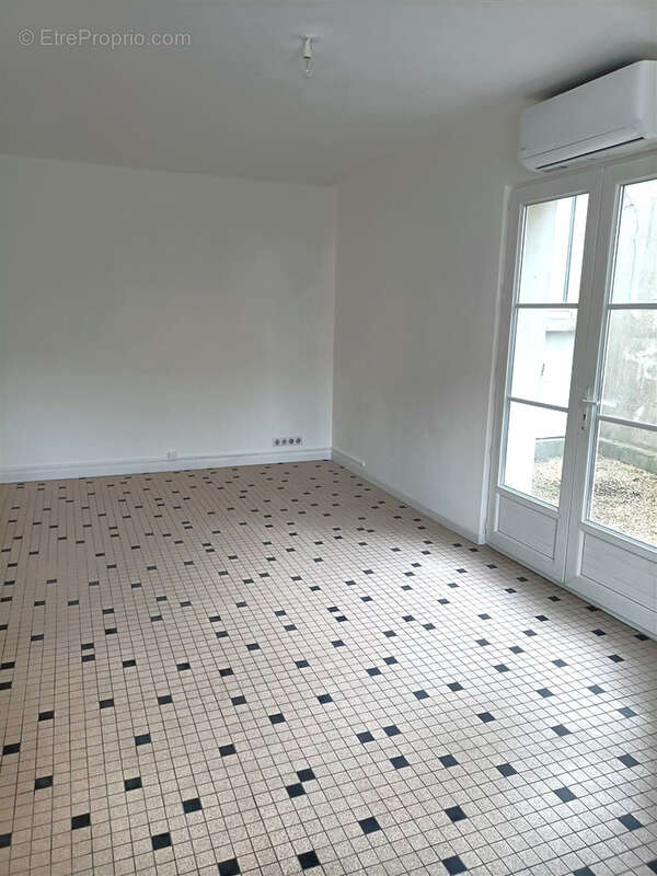 Maison à BREZOLLES